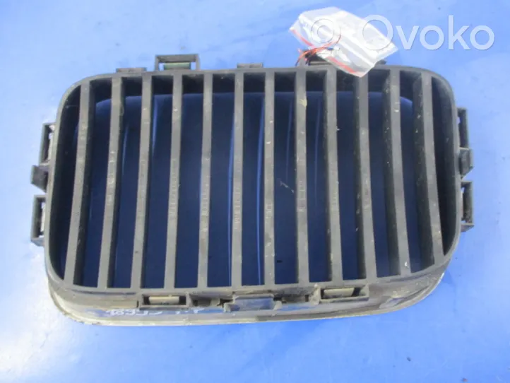 BMW 3 E36 Atrapa chłodnicy / Grill 5113-8122238