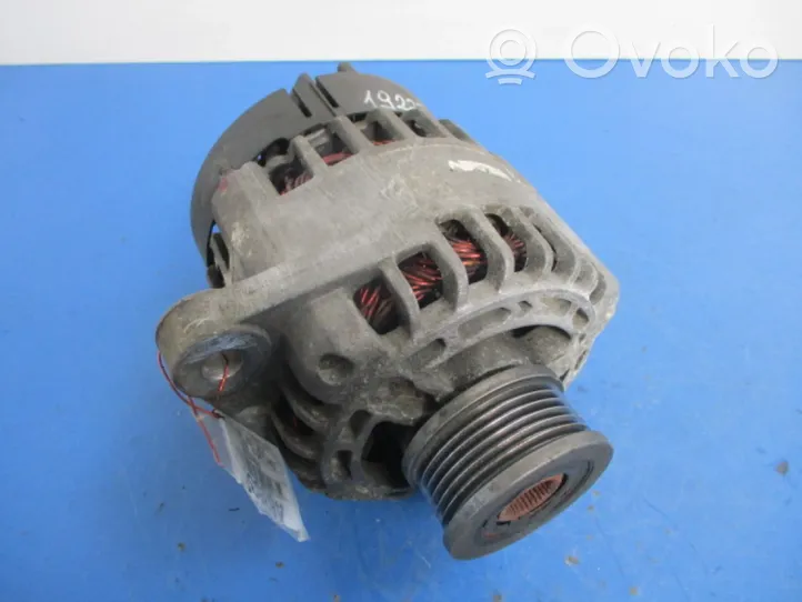 Opel Zafira B Generator/alternator 