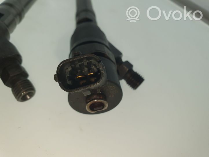 KIA Carens I Fuel injector 