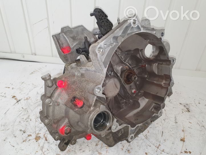 Volkswagen Polo VI AW Mechaninė 5 pavarų dėžė SJD020718