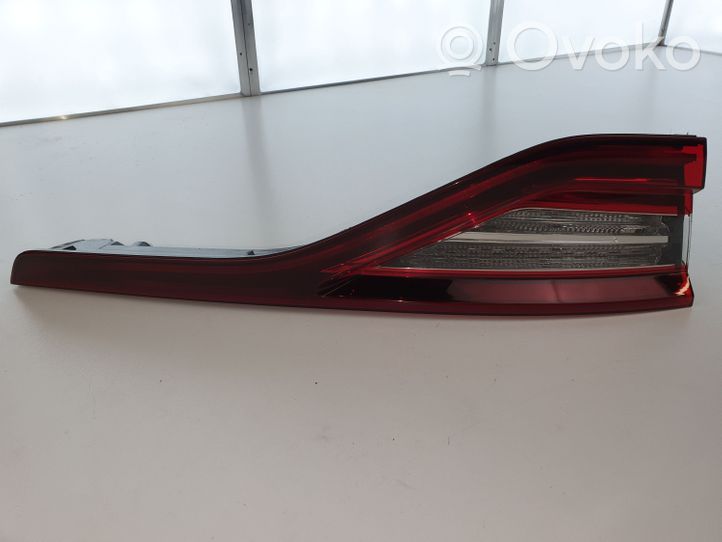 Renault Megane IV Lampy tylnej klapy bagażnika 