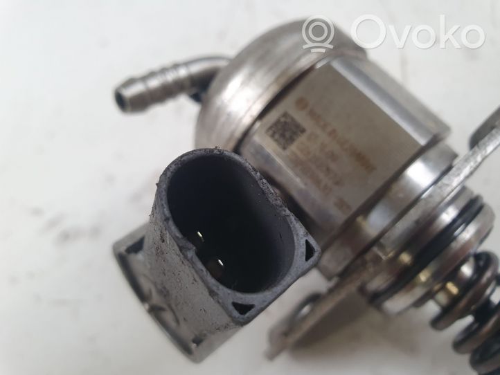 Volkswagen Golf VII Pompe d'injection de carburant à haute pression 04E127025D