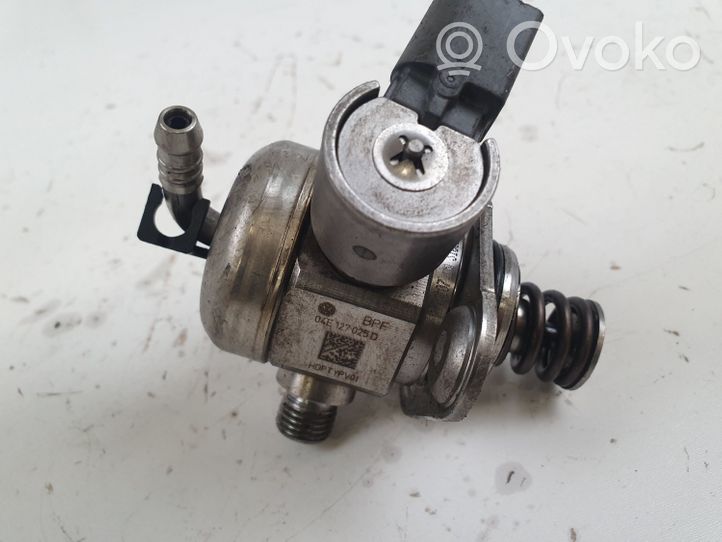 Volkswagen Golf VII Pompe d'injection de carburant à haute pression 04E127025D