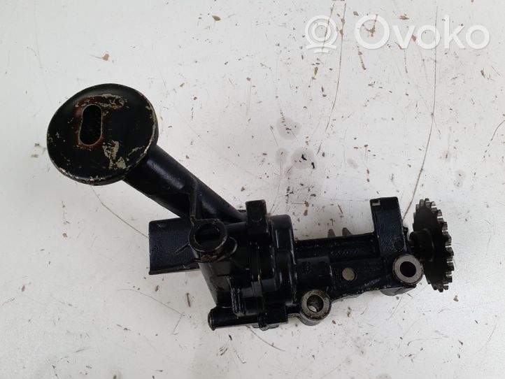 Opel Vivaro Oil pump 7700600252