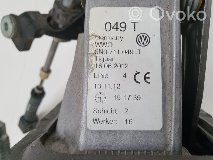 Audi Q3 8U Pavarų perjungimo mechanizmas (kulysa) (salone) 1K0711091A