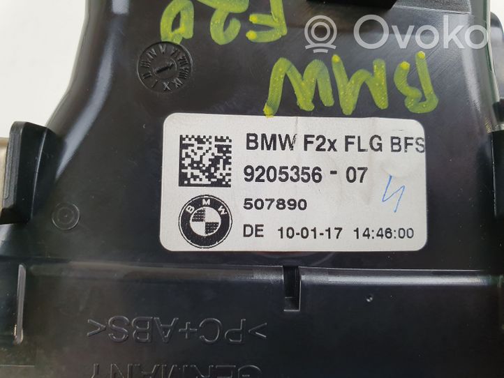BMW 1 F20 F21 Boczna kratka nawiewu deski rozdzielczej 