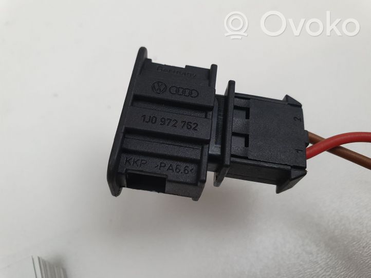 Volkswagen PASSAT B6 12 V Socket (rear) 