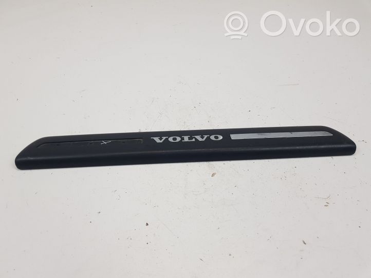 Volvo V50 Sivuhelman takalista 