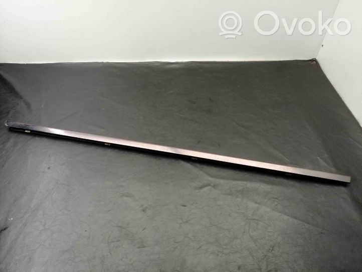 Mercedes-Benz E W211 Rivestimento modanatura del vetro della portiera anteriore A2116900380