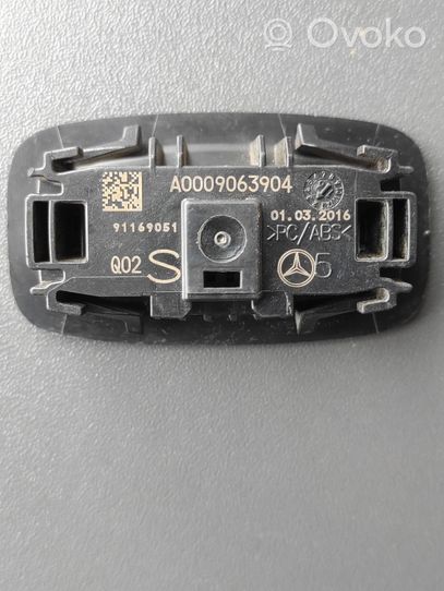 Mercedes-Benz C W205 Altre luci abitacolo A0009063904