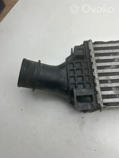 Audi A4 S4 B9 Chłodnica powietrza doładowującego / Intercooler 8W0145805N