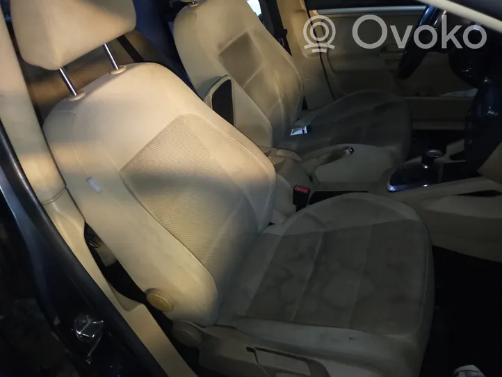 Volkswagen Golf V Fotel przedni pasażera 