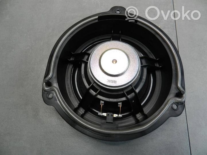 Audi A3 8Y Takaoven kaiutin 83A035411