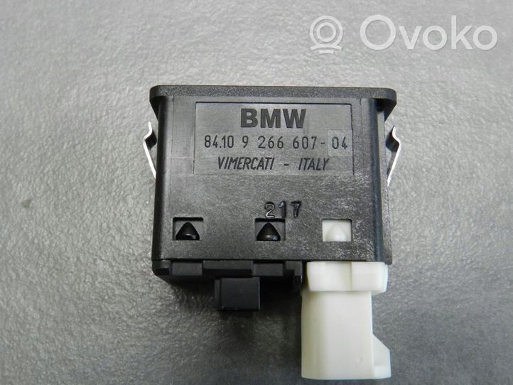 BMW X1 F48 F49 AUX-pistokeliitin 9266607