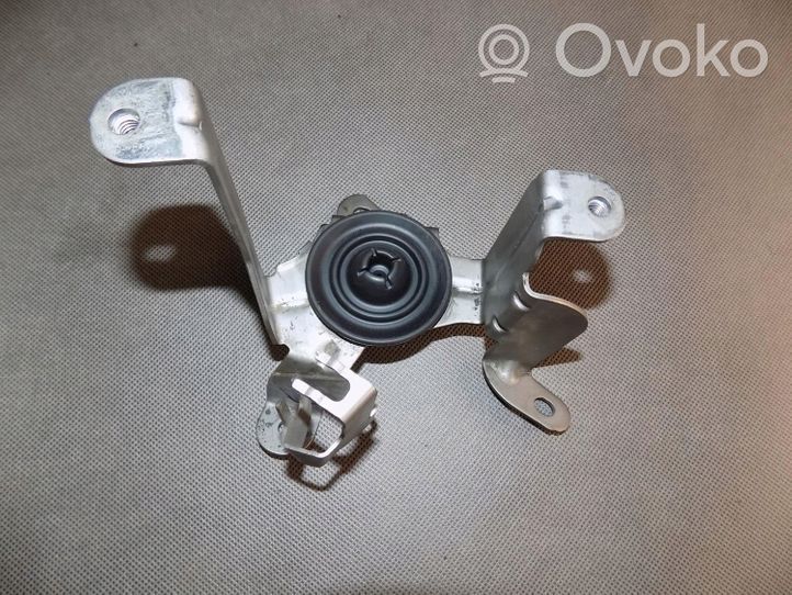 Volkswagen Touareg II Support de montage de filtre à carburant 7P6127224B