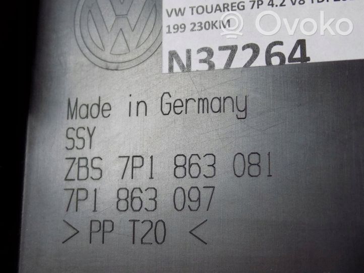 Volkswagen Touareg II Garniture panneau inférieur de tableau de bord 7P1863081