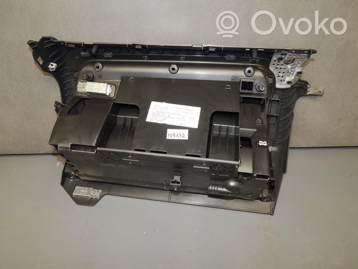 Volkswagen Scirocco Schowek deski rozdzielczej / Komplet 1K8858419