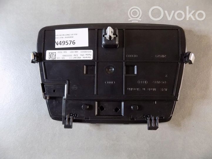 Audi A8 S8 D5 Lampka podsufitki tylna 4N0947111