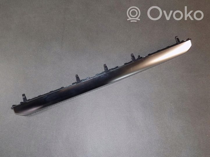 Skoda Karoq Rivestimento del vano portaoggetti del cruscotto 57B858418B