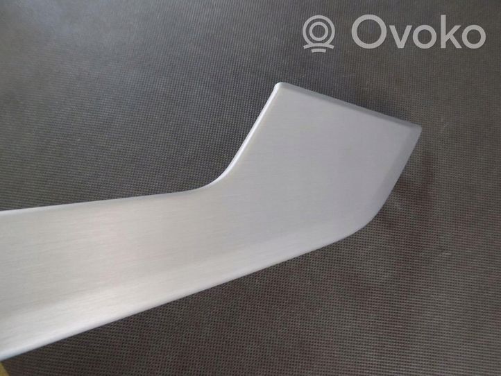 Audi A5 Baguette moulure de porte arrière 8W0867420