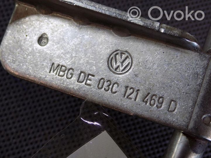 Volkswagen Touran II Moottorin vesijäähdytyksen putki/letku 03C121469D