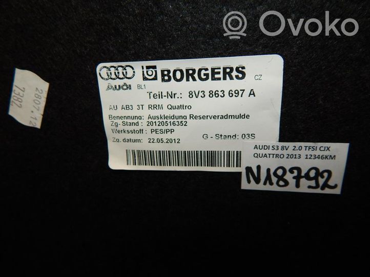 Audi A3 S3 8V Tavaratilan pohjan tekstiilimatto 8V3863691A