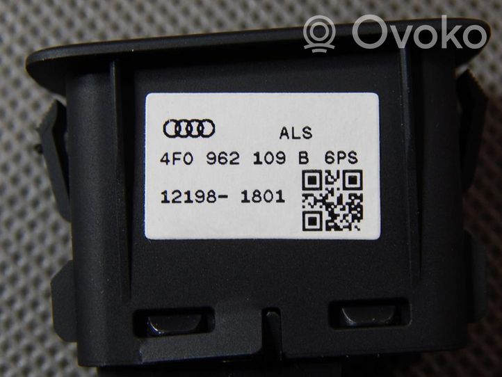 Audi A3 S3 8V Hälytyskytkin 4F0962109B