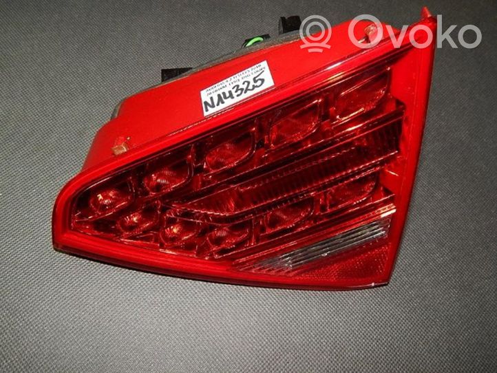 Audi RS5 Lampy tylnej klapy bagażnika 8T0945094A