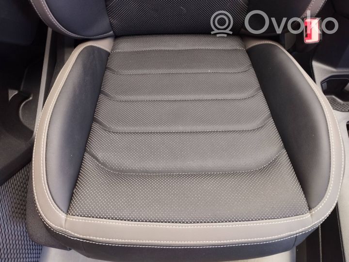 Volkswagen Amarok II Sėdynių komplektas 