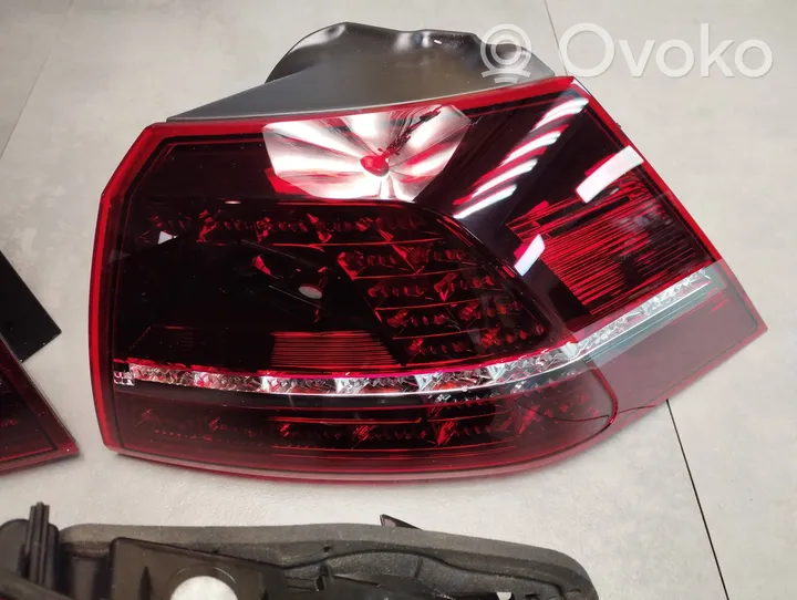 Volkswagen Golf VII Lampy tylne / Komplet 5G0945208C