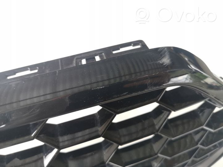 Audi RS6 C7 Maskownica / Grill / Atrapa górna chłodnicy 4G0853653N