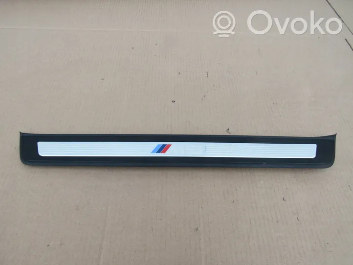 BMW M5 Priekinio slenksčio apdaila (vidinė) 8050050