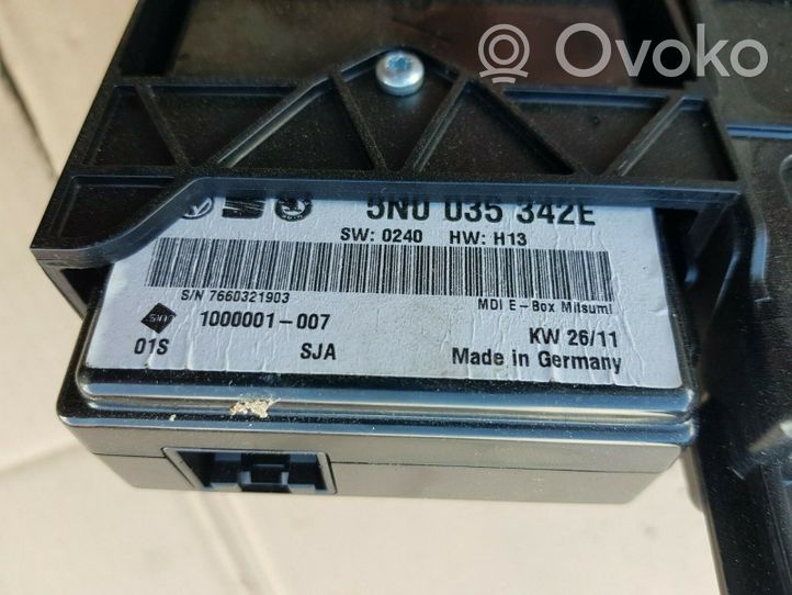 Volkswagen PASSAT B7 Connecteur/prise USB 5N0035342E