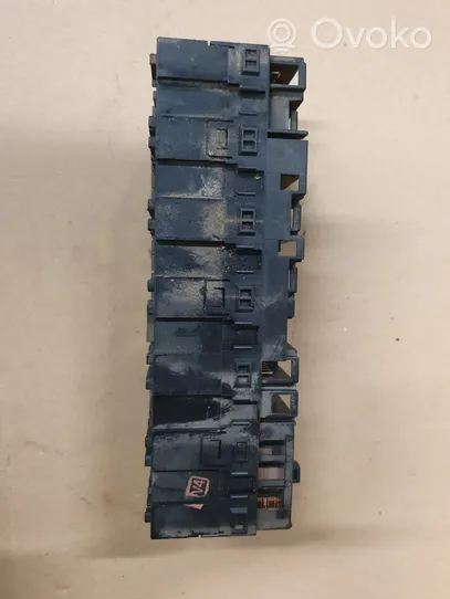 Volkswagen Corrado Fuse module 357937039