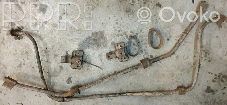 Volkswagen Jetta I Stabilizator przedni / drążek 175411309