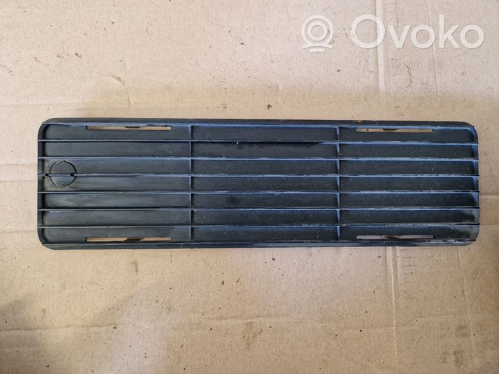 Volkswagen Golf I Front bumper lower grill 171853662