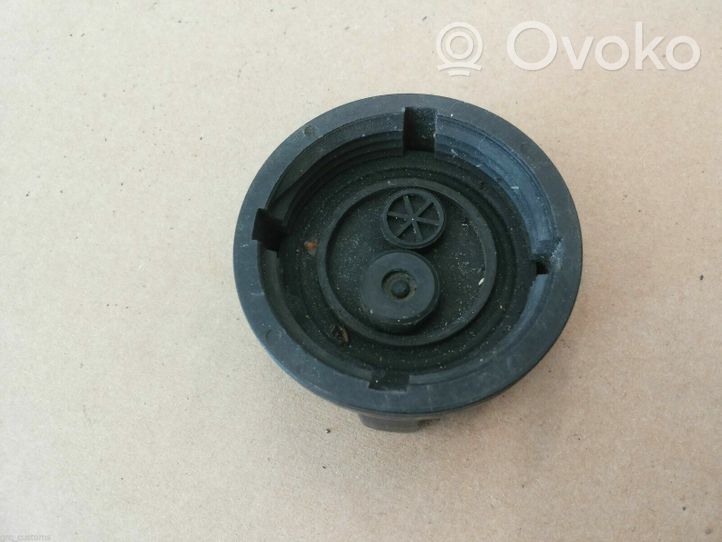 Volkswagen Golf II Tapón del depósito de refrigerante 171121321D