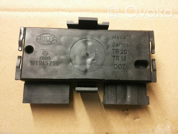 Volkswagen Corrado Porte ampoule de feu arrière 321945259