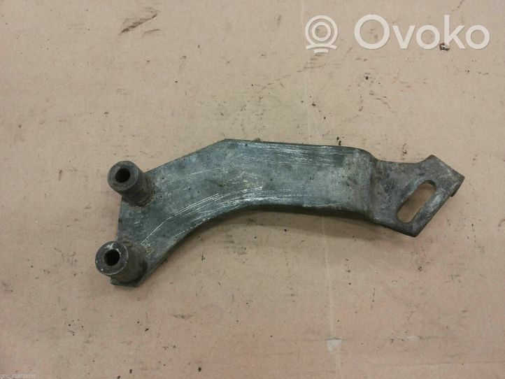 Volkswagen Corrado Support de pompe de direction assistée 027145544