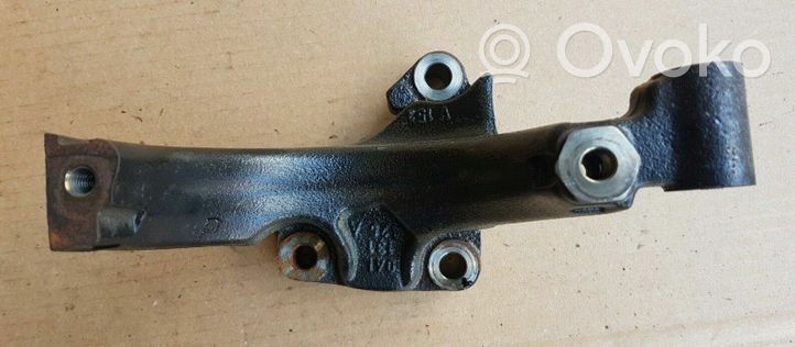 Audi A3 S3 8V EGR-venttiilin/lauhduttimen kiinnike 04L131425A