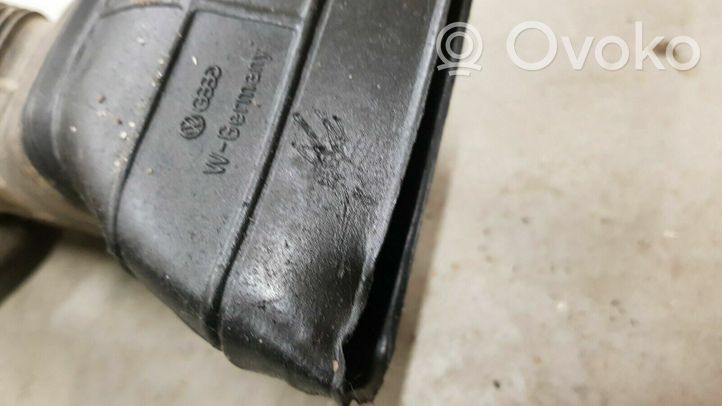 Volkswagen PASSAT B3 Część rury dolotu powietrza 357129628