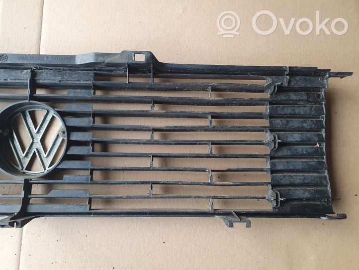 Volkswagen Jetta I Grille calandre supérieure de pare-chocs avant 161853653