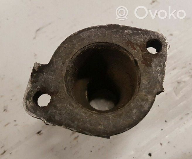 Volkswagen Jetta I Tuyau de liquide de refroidissement moteur 068121145L