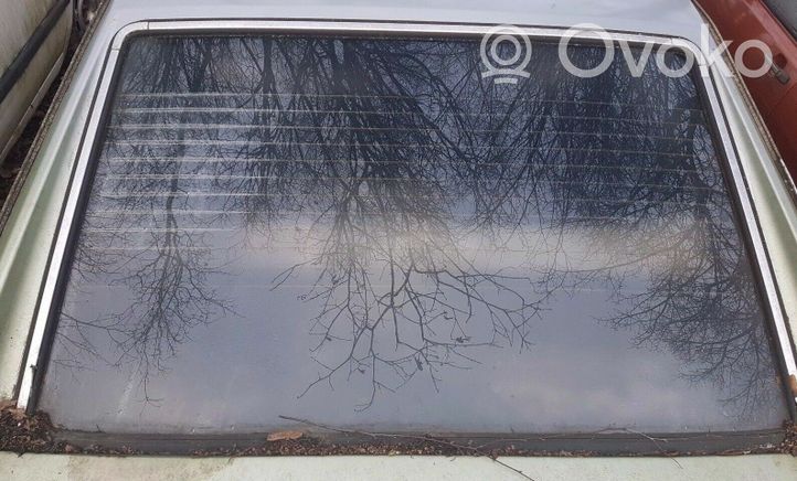 Volkswagen PASSAT Rear windscreen/windshield window 321845501A