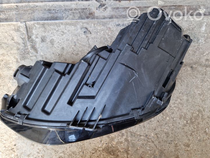 Audi A4 S4 B9 Lampa przednia 8W0941012B