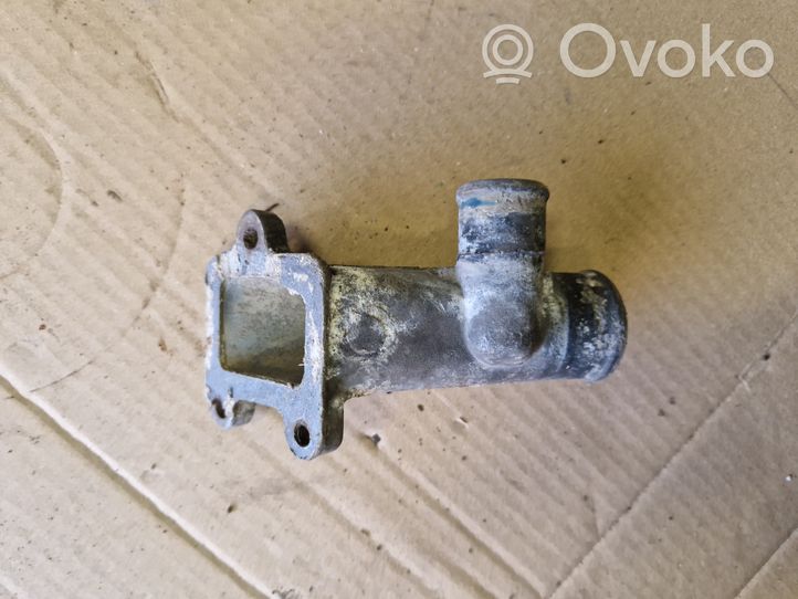 Volkswagen Golf I Tubo flessibile del liquido di raffreddamento del motore 055121133