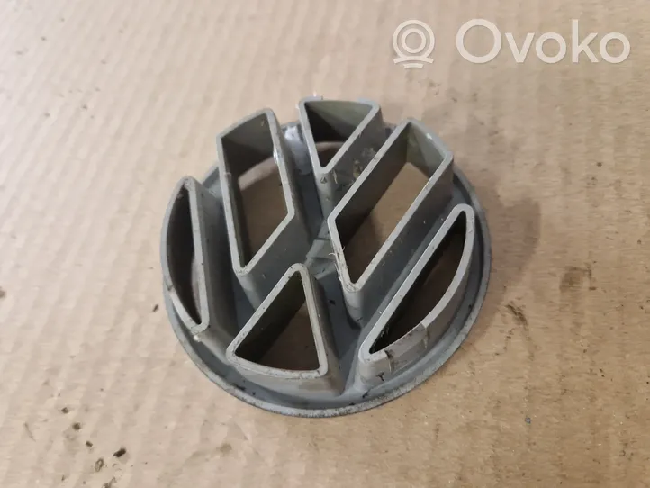 Volkswagen PASSAT B3 Valmistajan merkki/logo/tunnus 357853601E