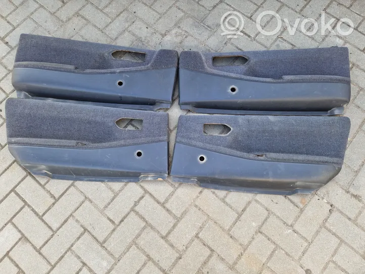 Volkswagen PASSAT B3 Set di rivestimento del pannello della portiera 357867015