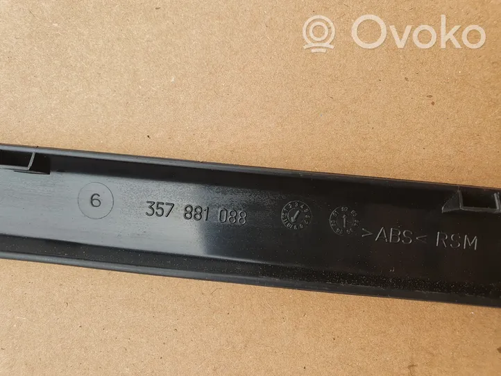 Volkswagen PASSAT B3 Rivestimento del binario sedile anteriore del passeggero 357881088