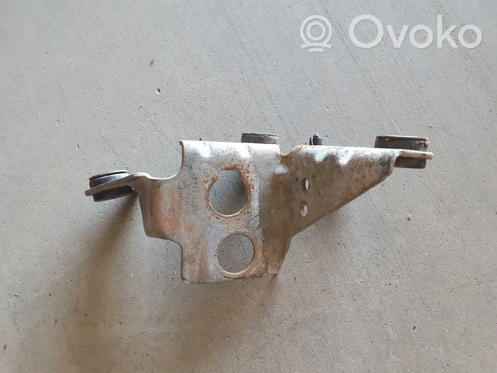 Volkswagen Golf III Supporto del cavo della leva del cambio 357711789C